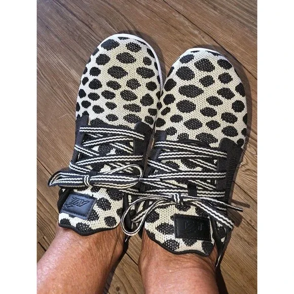 Women’s Avia Deluxe Memory Foam Athletic Shoes, Size 8.5  Leopard - Picture 2 of 10